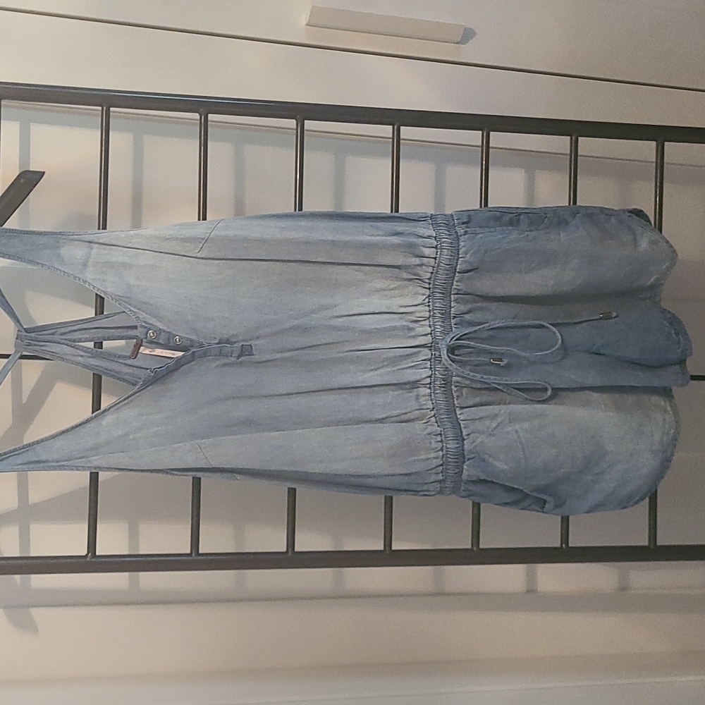 Jean jumper with pockets and criss-cross back